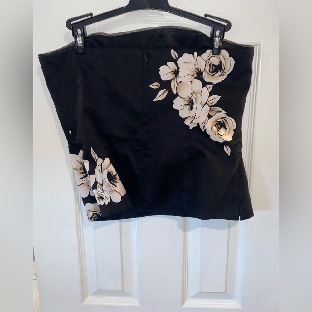 White House Black Market Women's Black and White Top